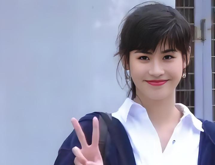 港圈短发美女_短发女明星机场_短发造型经典女星