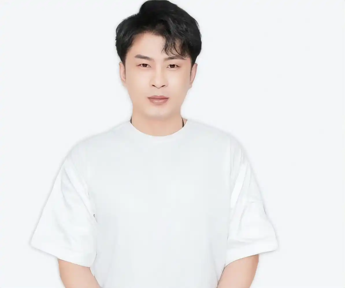网红辛巴直播自爆：曾经穿拖鞋去购买奢侈品，结果被店员瞧不起